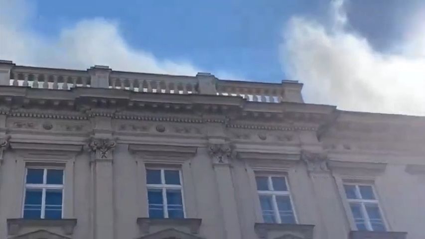 Video: Požár u Václavského náměstí, evakuovali 80 lidí, jeden je v nemocnici